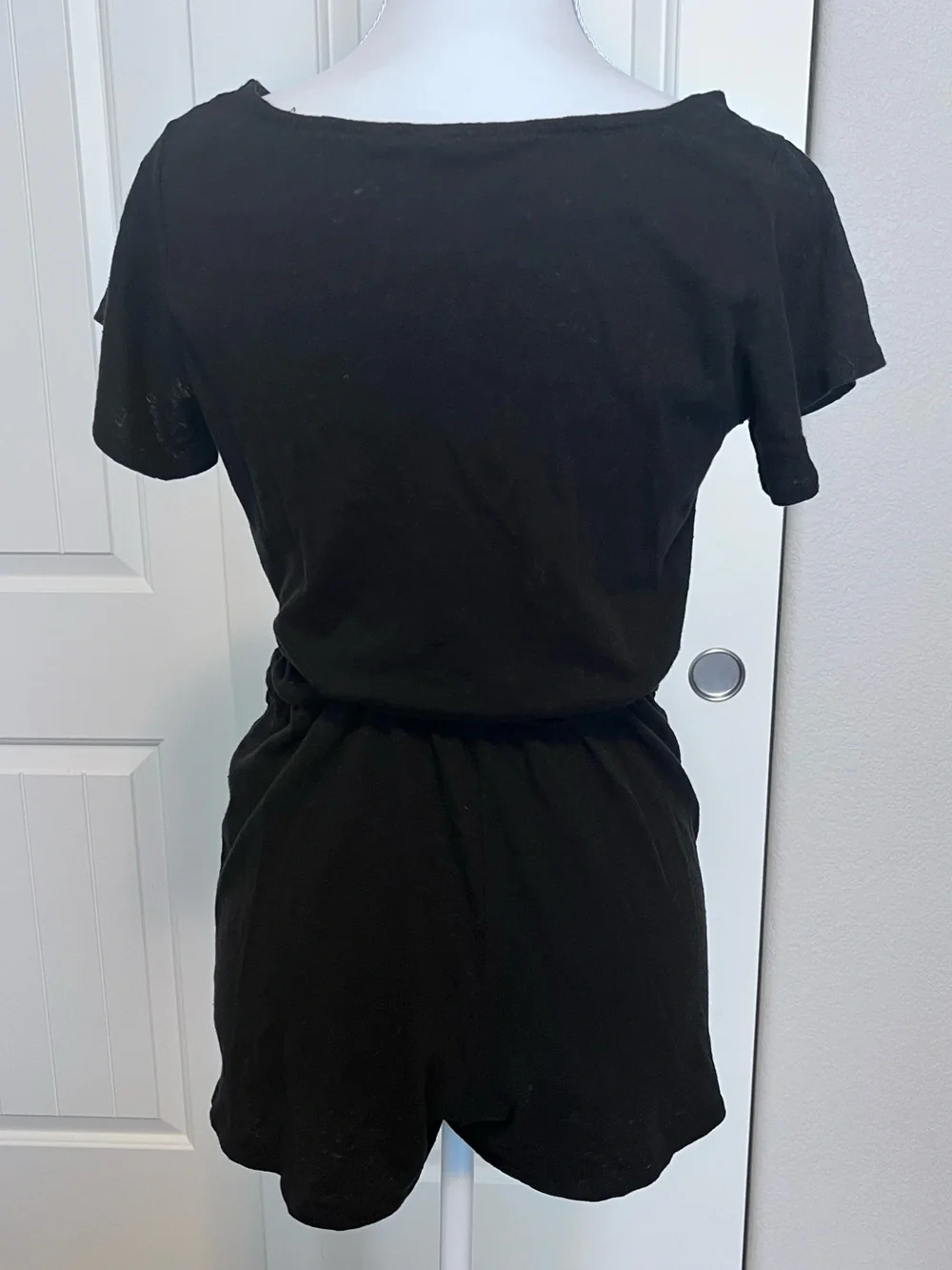 Free People Black Twist V Neck 52% Linen 48% Cotton Romper Sz XS